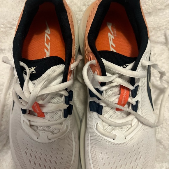 Altra Provision Sneakers like new - Picture 3 of 8